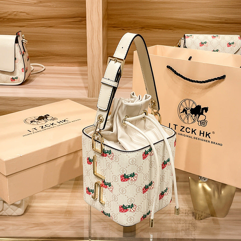 Strawberry Bags Strawberry Printed Pull-Belt Portable Shoulder Bag